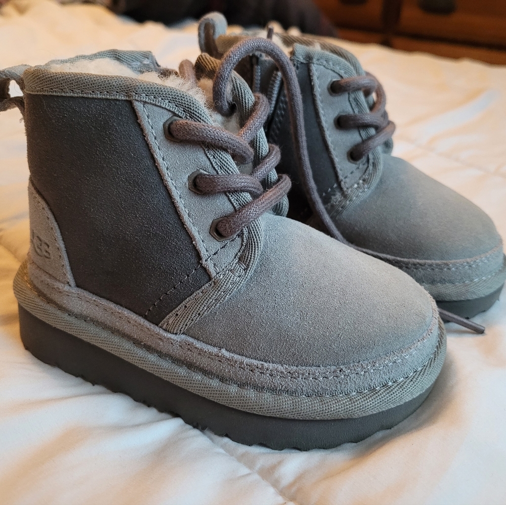 Ugg Boots Toddler Gray sz 6 NWOT